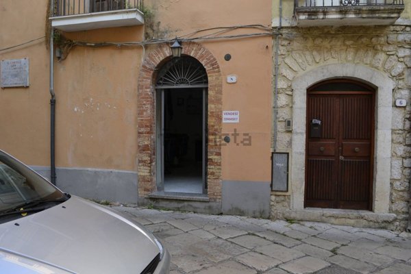 locale commerciale in vendita a Fondi