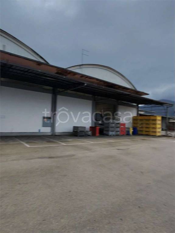 locale commerciale in vendita a Fondi