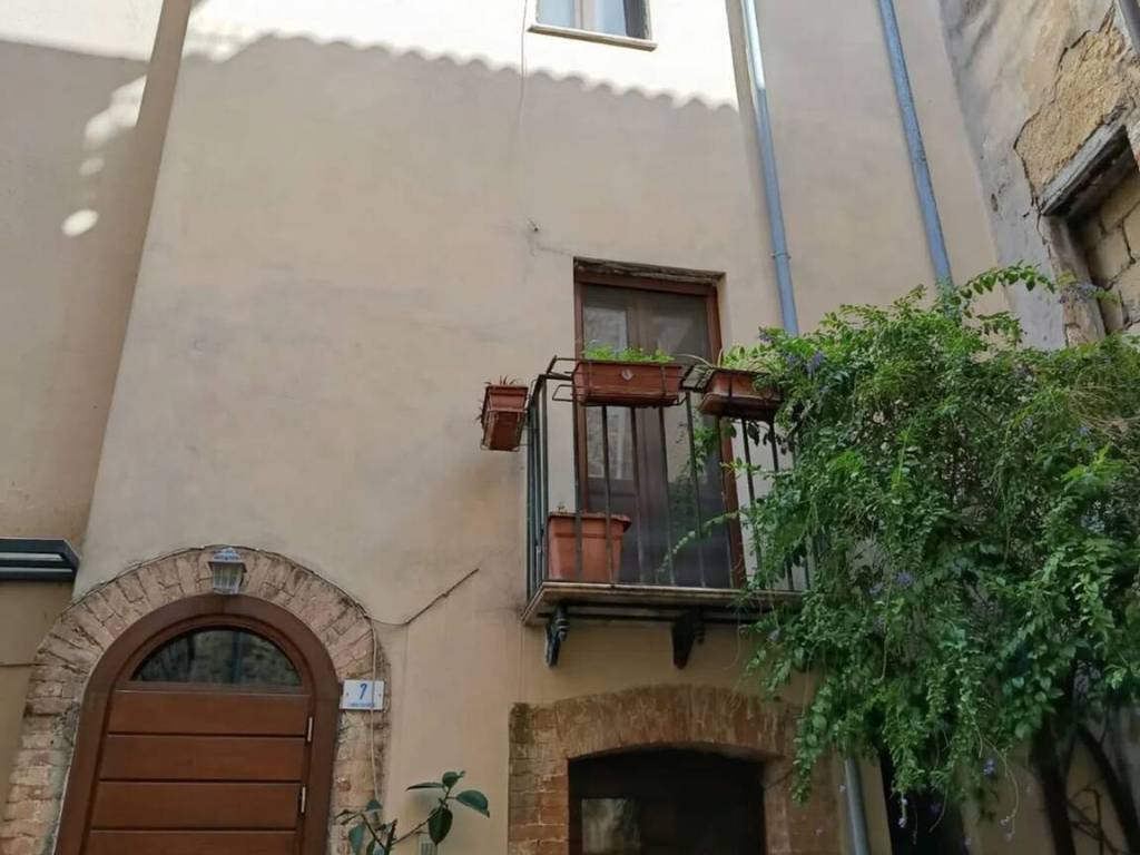 casa indipendente in vendita a Fondi