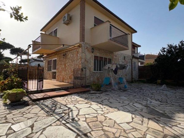 casa indipendente in vendita a Fondi in zona Rio Claro