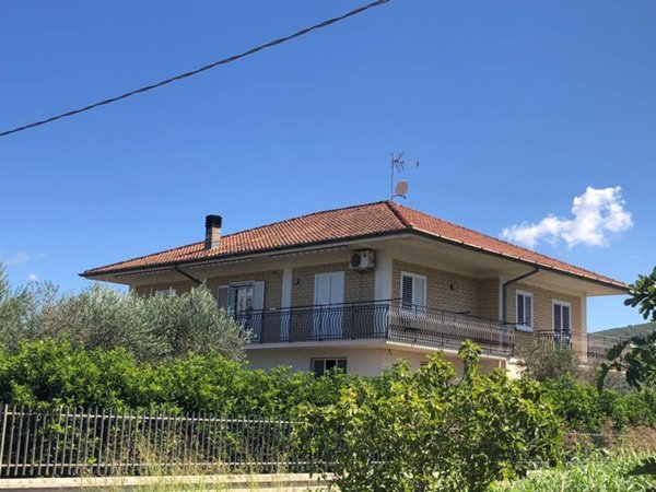 casa indipendente in vendita a Fondi