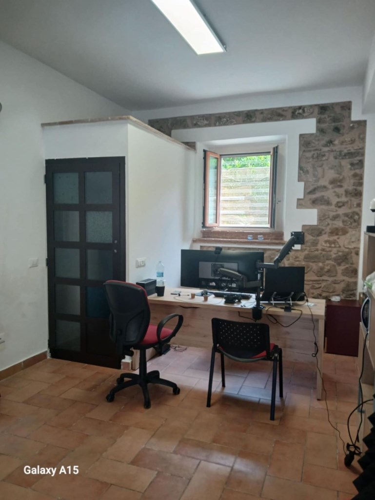 locale commerciale in vendita a Fondi