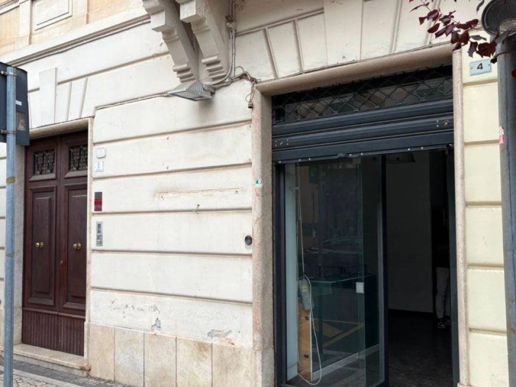 negozio in vendita a Fondi