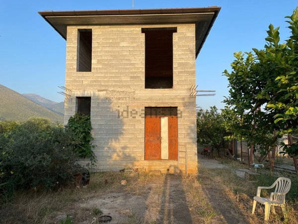 casa indipendente in vendita a Fondi
