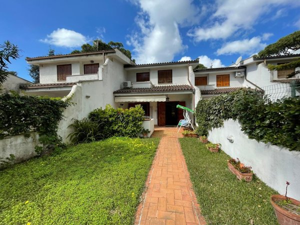 casa indipendente in vendita a Fondi