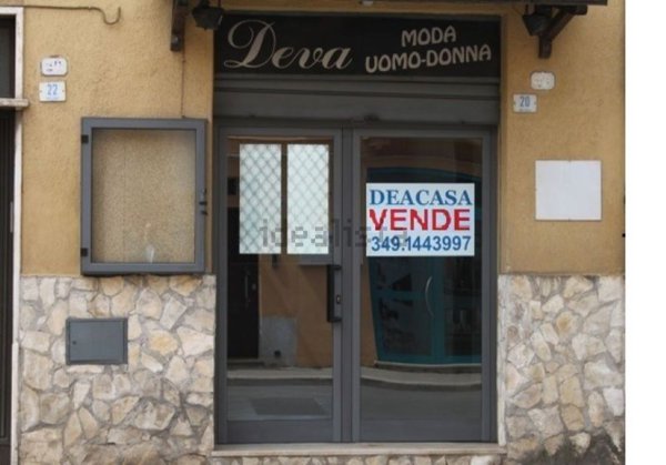 locale commerciale in vendita a Fondi