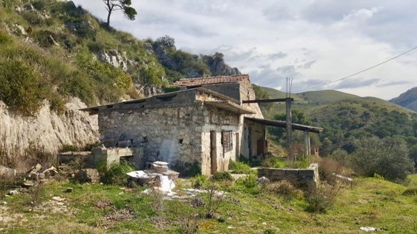 pentavano in vendita a Fondi in zona San Raffaele