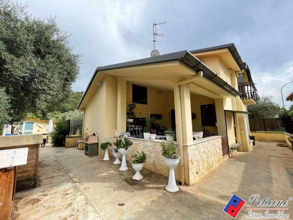 casa indipendente in vendita a Fondi