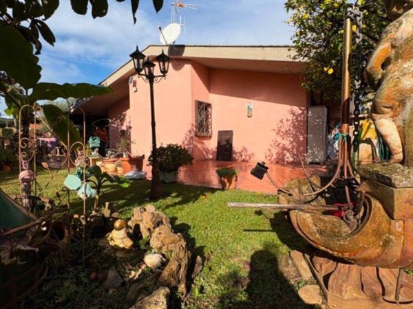 casa indipendente in vendita a Fondi