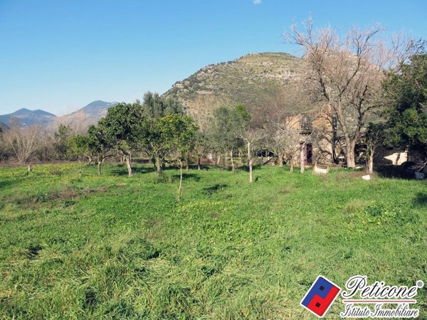 casa indipendente in vendita a Fondi