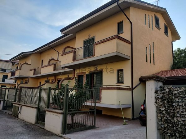 casa indipendente in vendita a Fondi