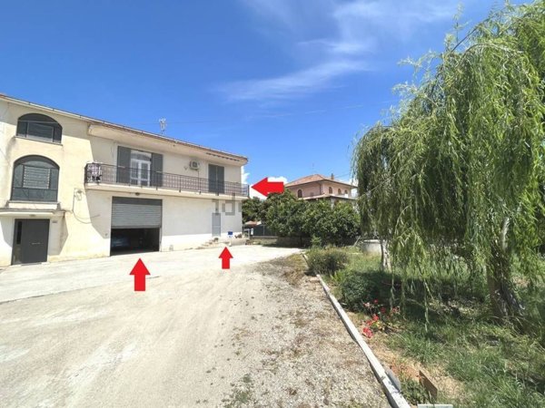 casa indipendente in vendita a Fondi