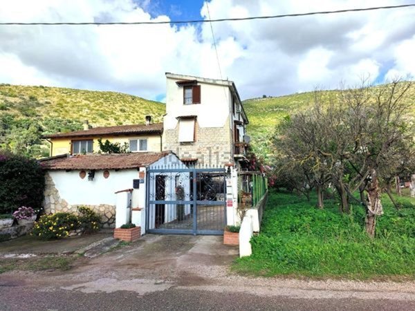 pentavano in vendita a Fondi in zona Gegni