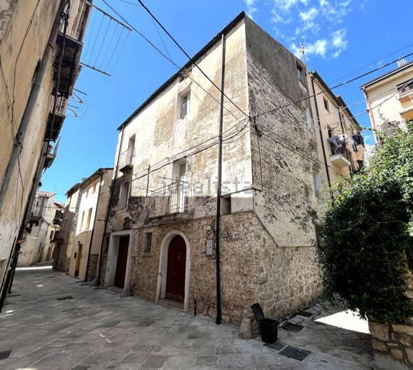 casa indipendente in vendita a Fondi