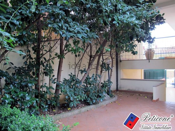 casa indipendente in vendita a Fondi in zona Querce