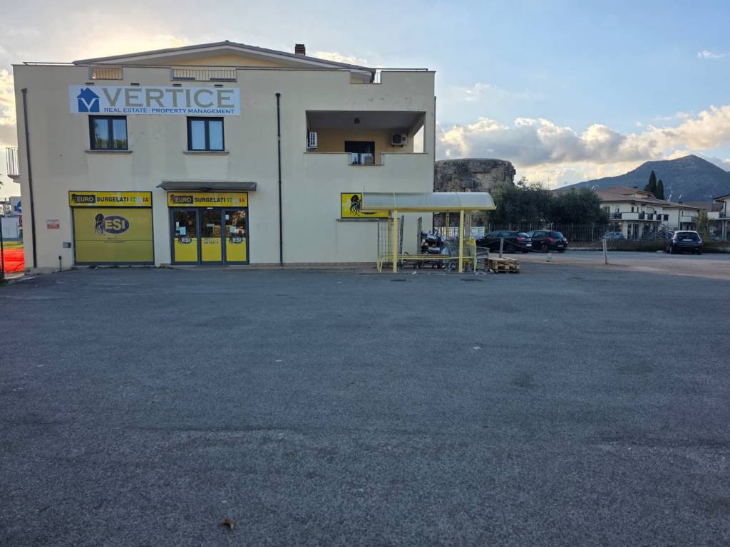 negozio in vendita a Fondi