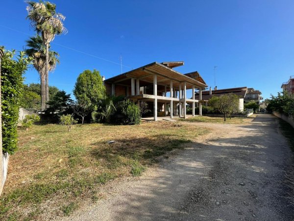 casa indipendente in vendita a Fondi