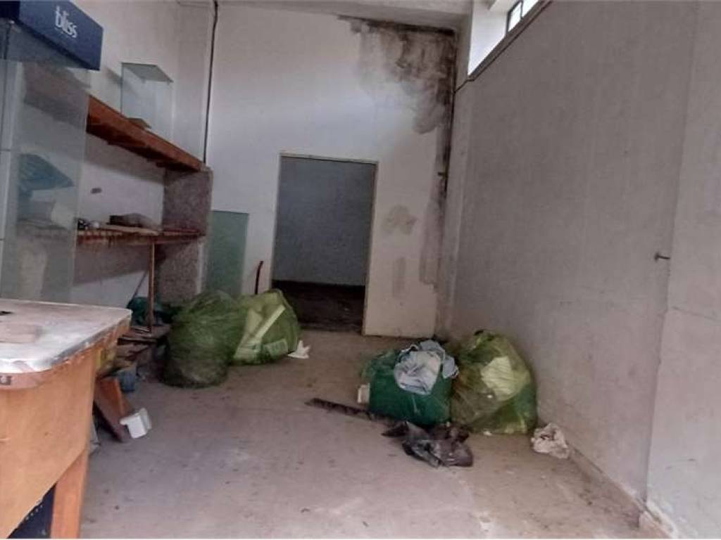 locale commerciale in vendita a Fondi