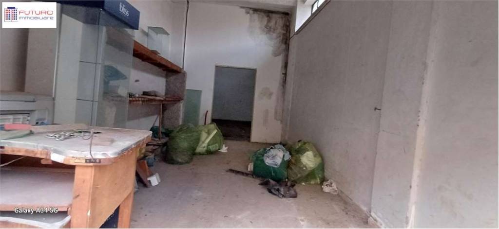 locale commerciale in vendita a Fondi