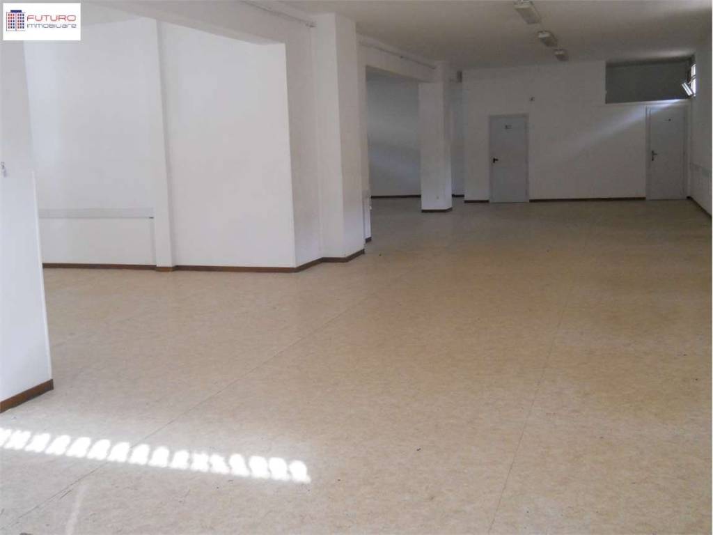 negozio in vendita a Fondi