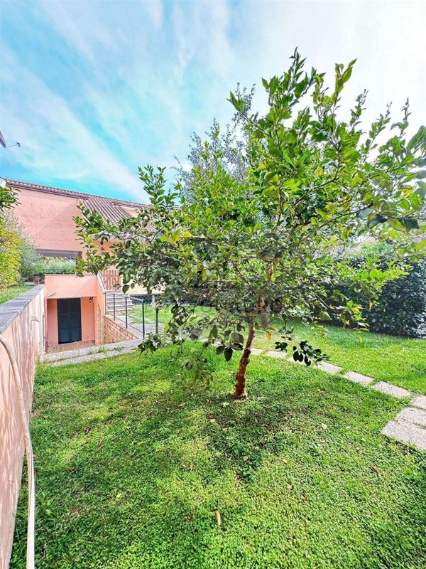 casa indipendente in vendita a Fondi