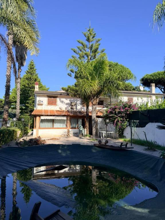 casa indipendente in vendita a Fondi