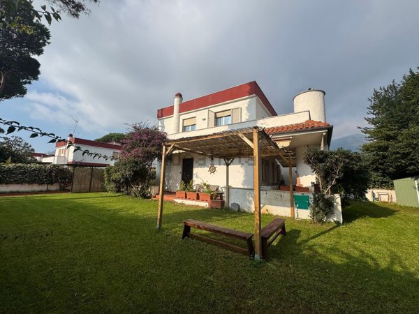 casa indipendente in vendita a Fondi