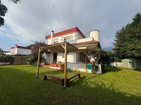 casa indipendente in vendita a Fondi