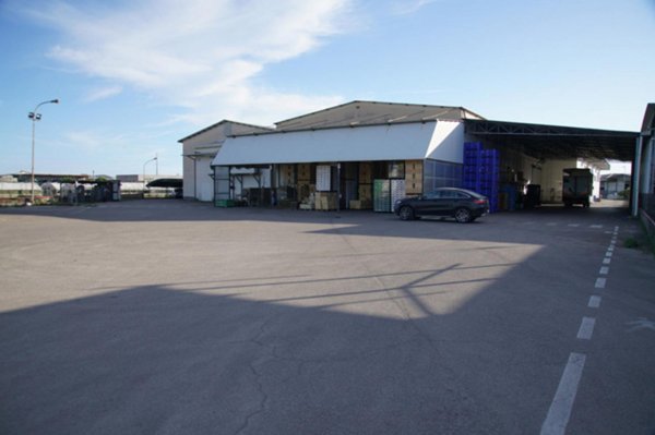 locale di sgombero in vendita a Fondi