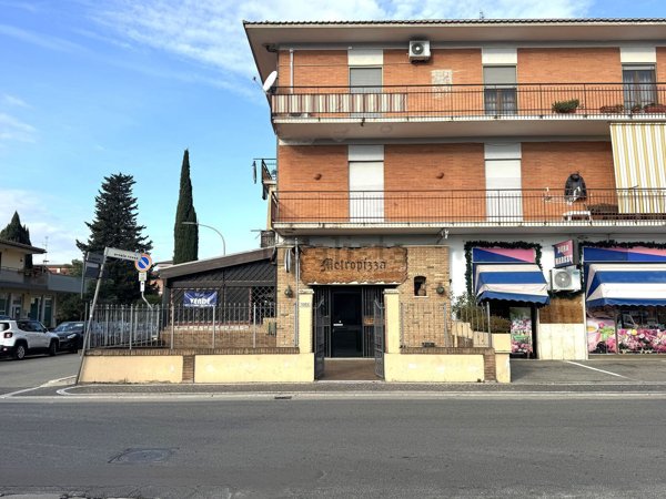 locale commerciale in vendita a Fondi