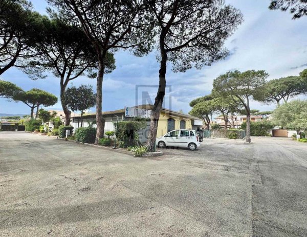 locale commerciale in vendita a Fondi in zona Salto di Fondi