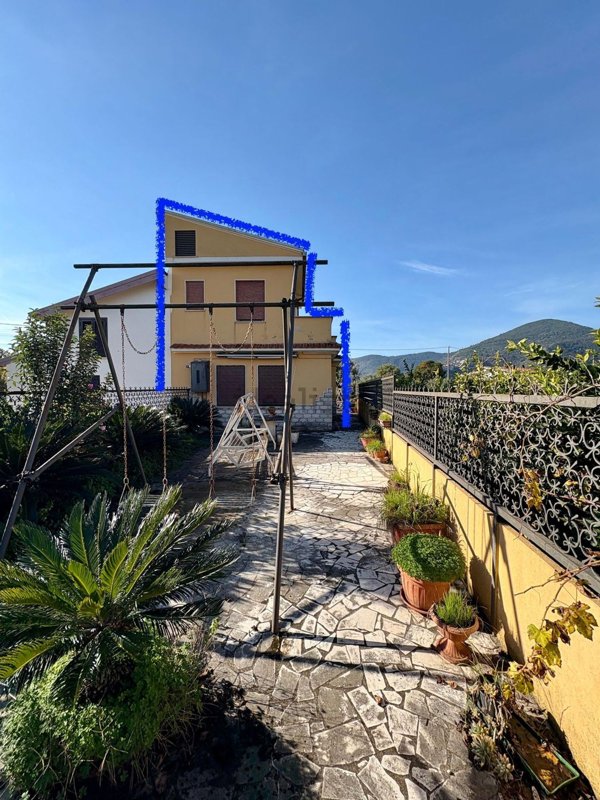 casa indipendente in vendita a Fondi