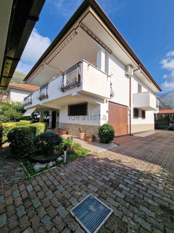 casa indipendente in vendita a Fondi in zona Querce