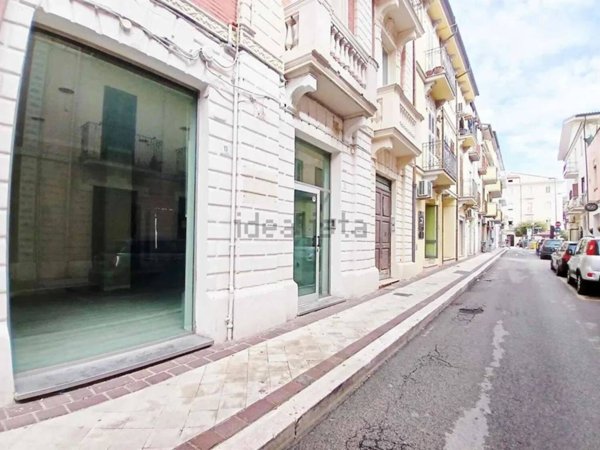 negozio in vendita a Fondi