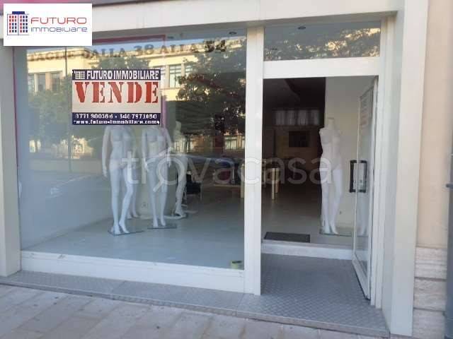 negozio in vendita a Fondi