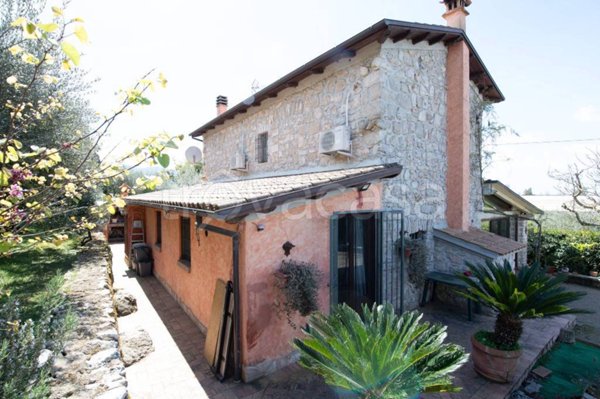 casa indipendente in vendita a Fondi in zona San Raffaele
