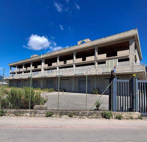 negozio in vendita a Fondi