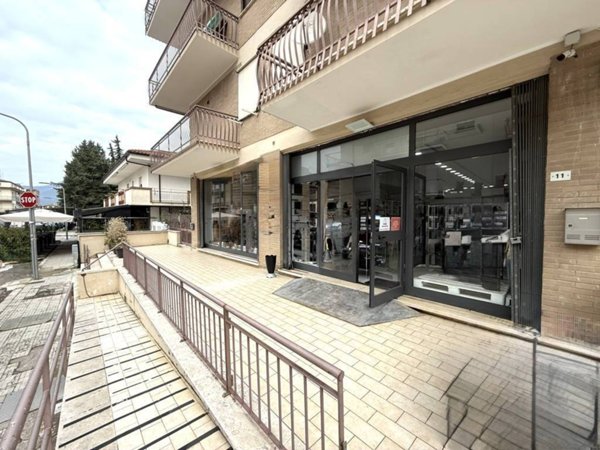 negozio in vendita a Fondi