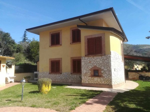 casa indipendente in vendita a Fondi