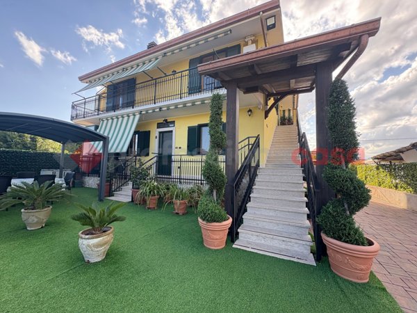 casa indipendente in vendita a Fondi