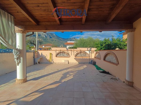 casa indipendente in vendita a Fondi