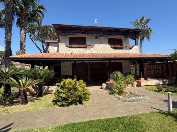 casa indipendente in vendita a Fondi in zona Rio Claro