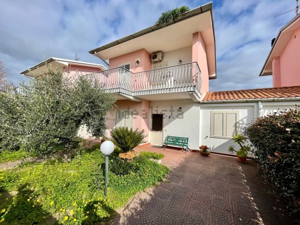 casa indipendente in vendita a Fondi in zona Salto di Fondi