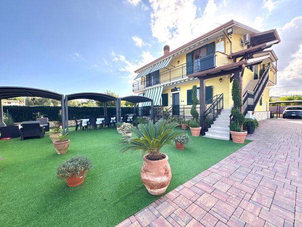 casa indipendente in vendita a Fondi