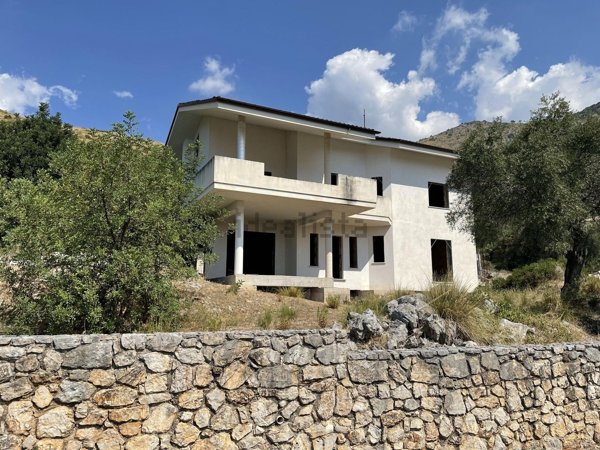 casa indipendente in vendita a Fondi in zona Querce