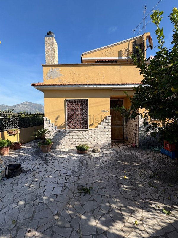 casa indipendente in vendita a Fondi