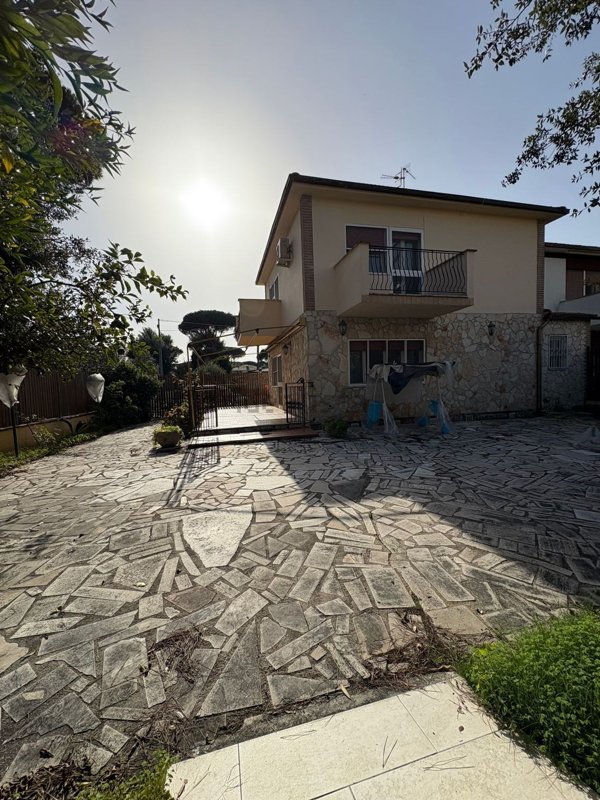 casa indipendente in vendita a Fondi in zona Rio Claro