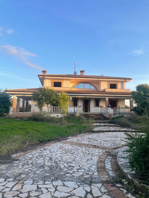 casa indipendente in vendita a Fondi