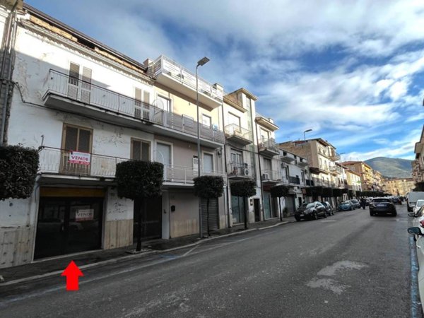 negozio in vendita a Fondi