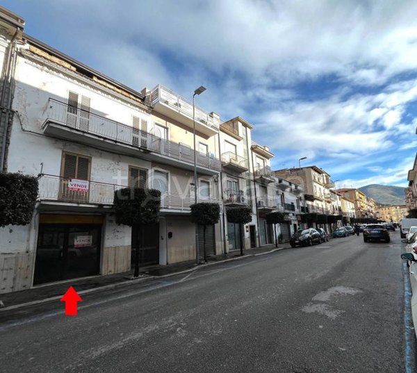 negozio in vendita a Fondi